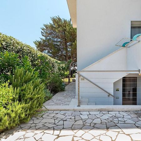 Charming Seafront Apartment With Garden And Patio Fertilia Exterior foto