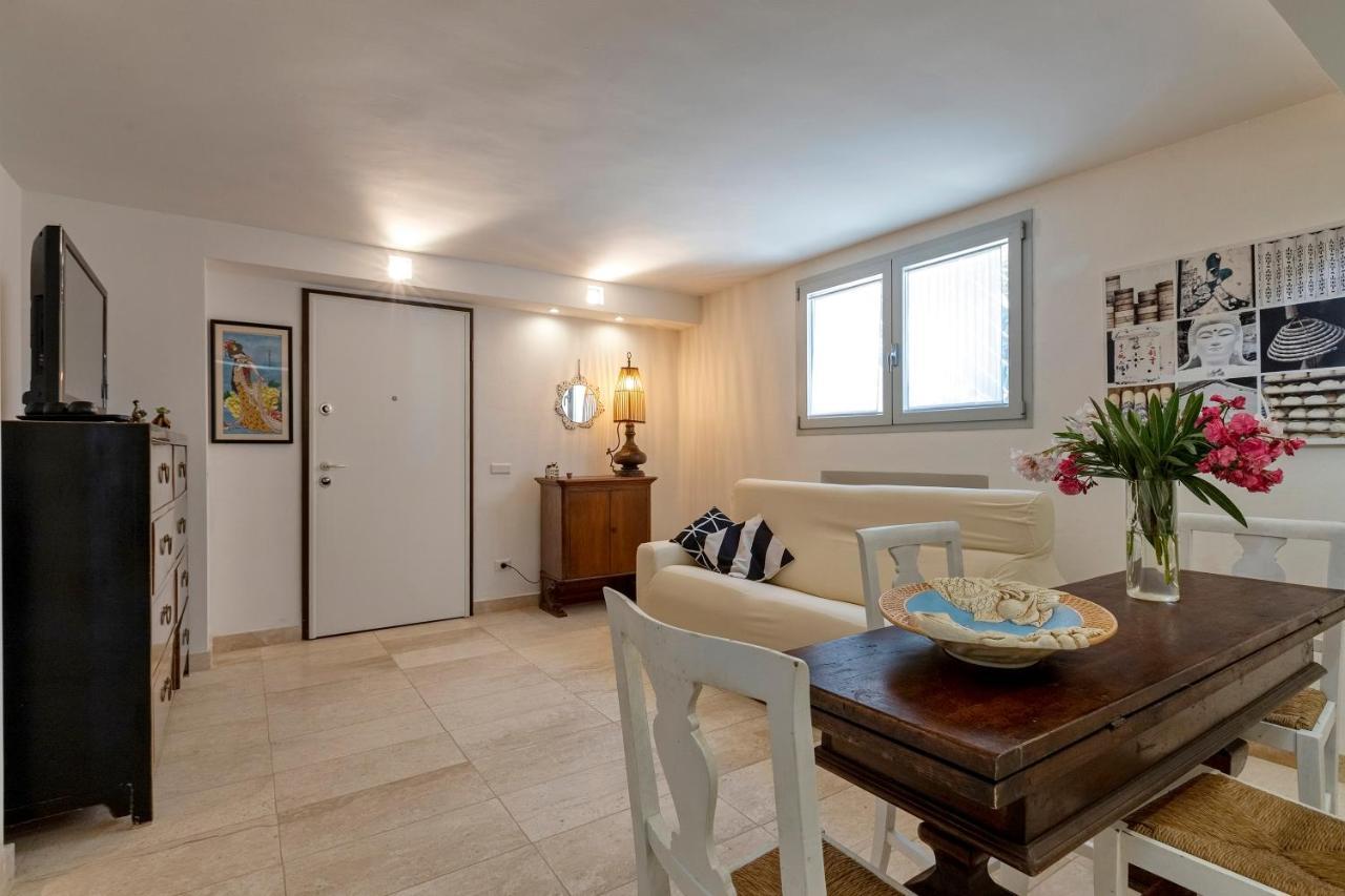 Charming Seafront Apartment With Garden And Patio Fertilia Exterior foto