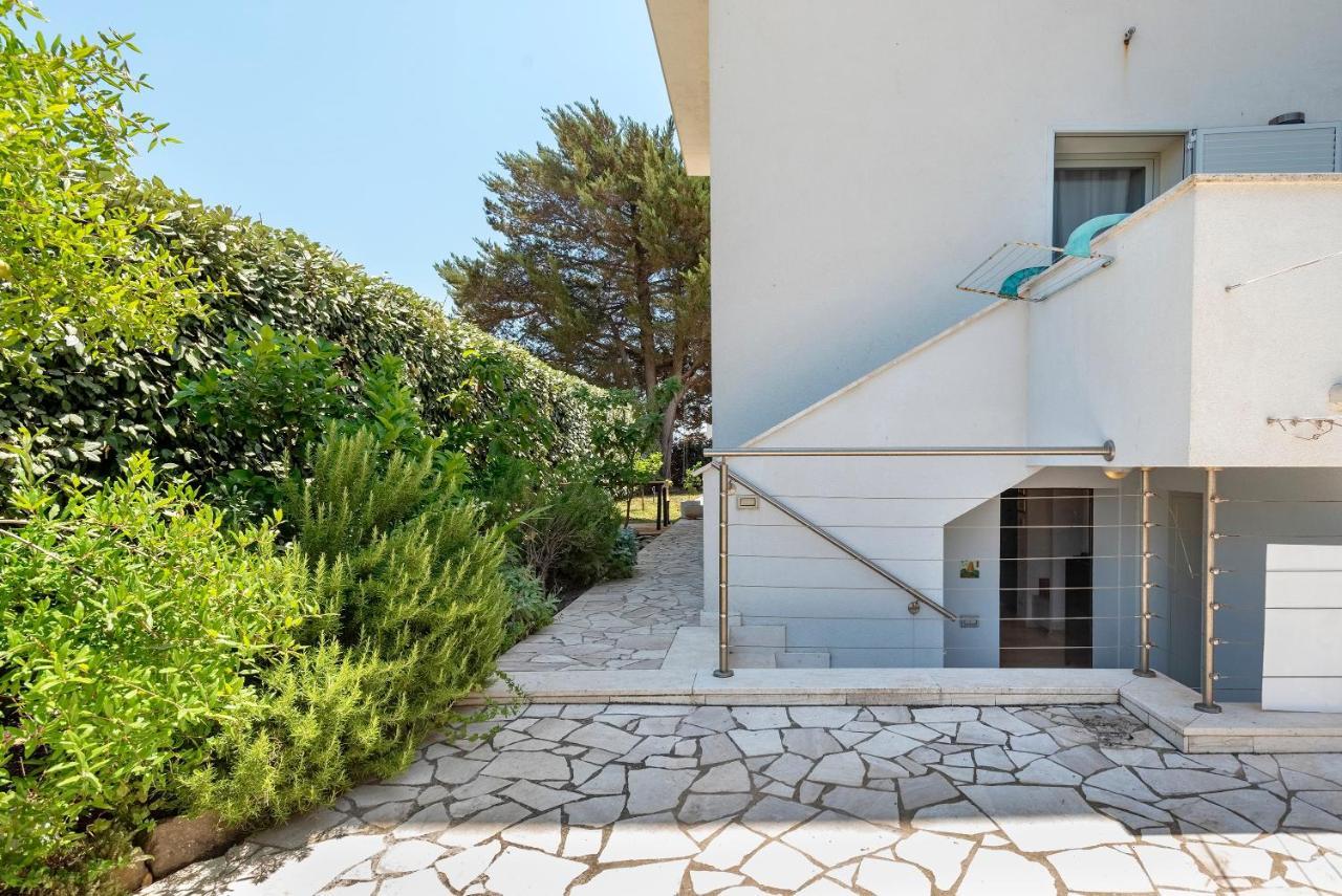 Charming Seafront Apartment With Garden And Patio Fertilia Exterior foto