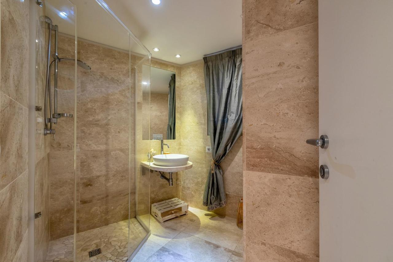 Charming Seafront Apartment With Garden And Patio Fertilia Exterior foto